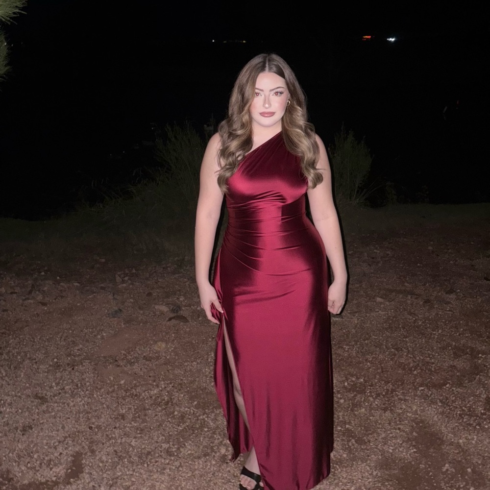 Elegant Burgundy One-Shoulder Dress
OYS 
extremely stretchy worn once
